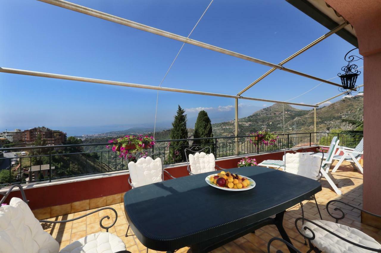 Terrazza Sull'Etna Holidays Apartment Taormina Bagian luar foto