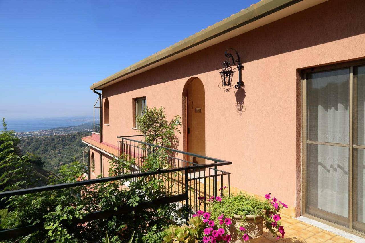 Terrazza Sull'Etna Holidays Apartment Taormina Bagian luar foto