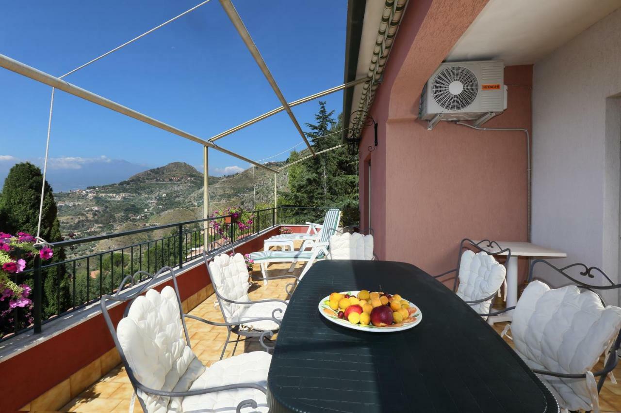 Terrazza Sull'Etna Holidays Apartment Taormina Bagian luar foto