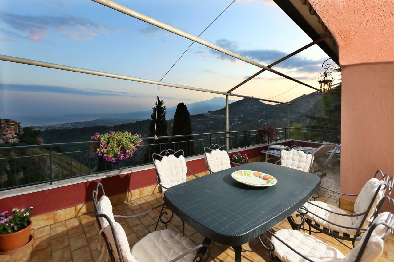 Terrazza Sull'Etna Holidays Apartment Taormina Bagian luar foto